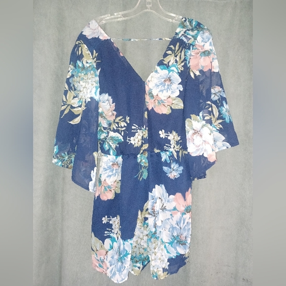 FLORAL SHORTS ROMPER - Picture 7 of 13